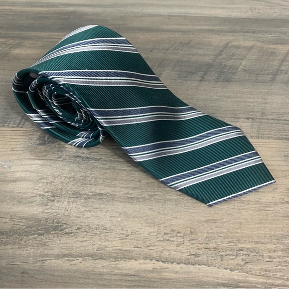 Jos A. Bank 100% Silk Traveler Stain Resistant Collection Bundle of ties - Picture 4 of 16